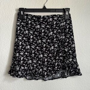 Forever 21 Black Floral Skirt - size small